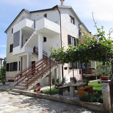 أوماغ Mirela House With Apartment المظهر الخارجي الصورة