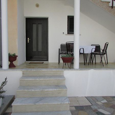 أوماغ Mirela House With Apartment المظهر الخارجي الصورة