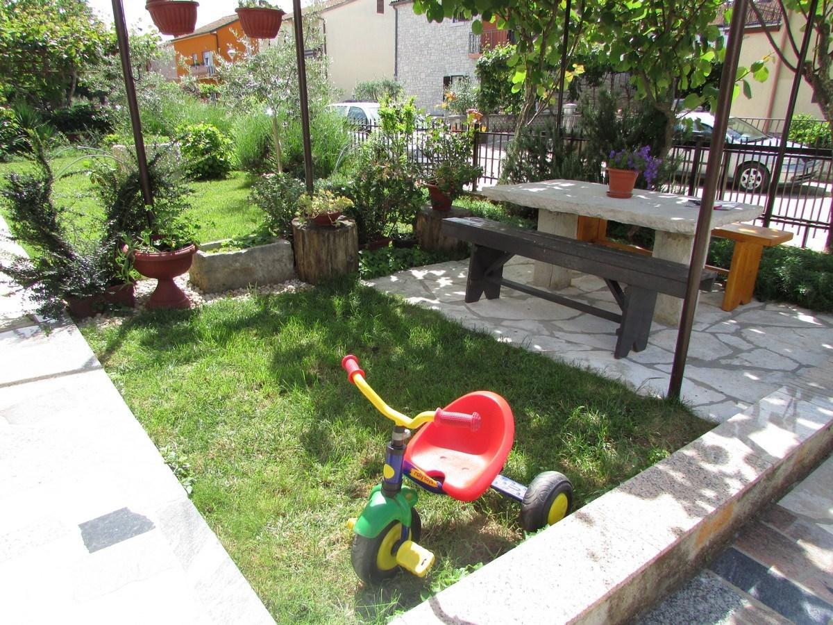أوماغ Mirela House With Apartment المظهر الخارجي الصورة